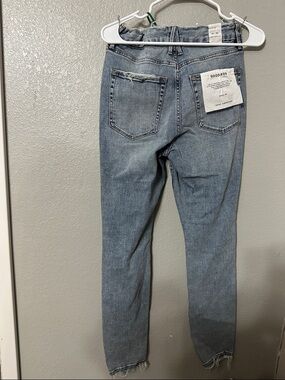 Evereve Light Blue Ankle Crop Jeans with Distressed Back Pockets